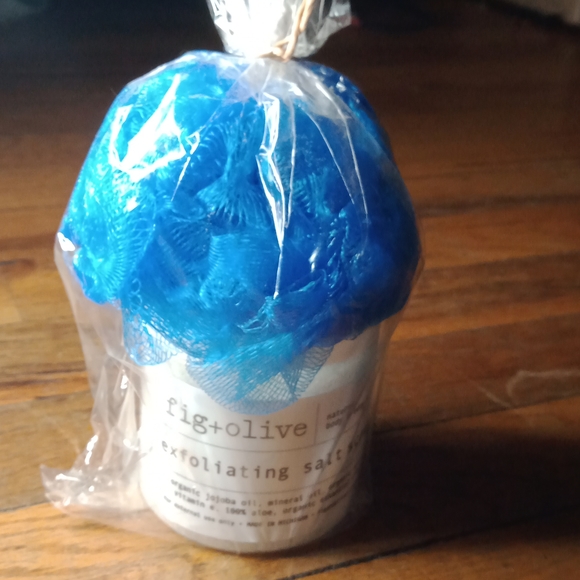 Fig+Olive Exfoliating Salt Scrub - Picture 1 of 6